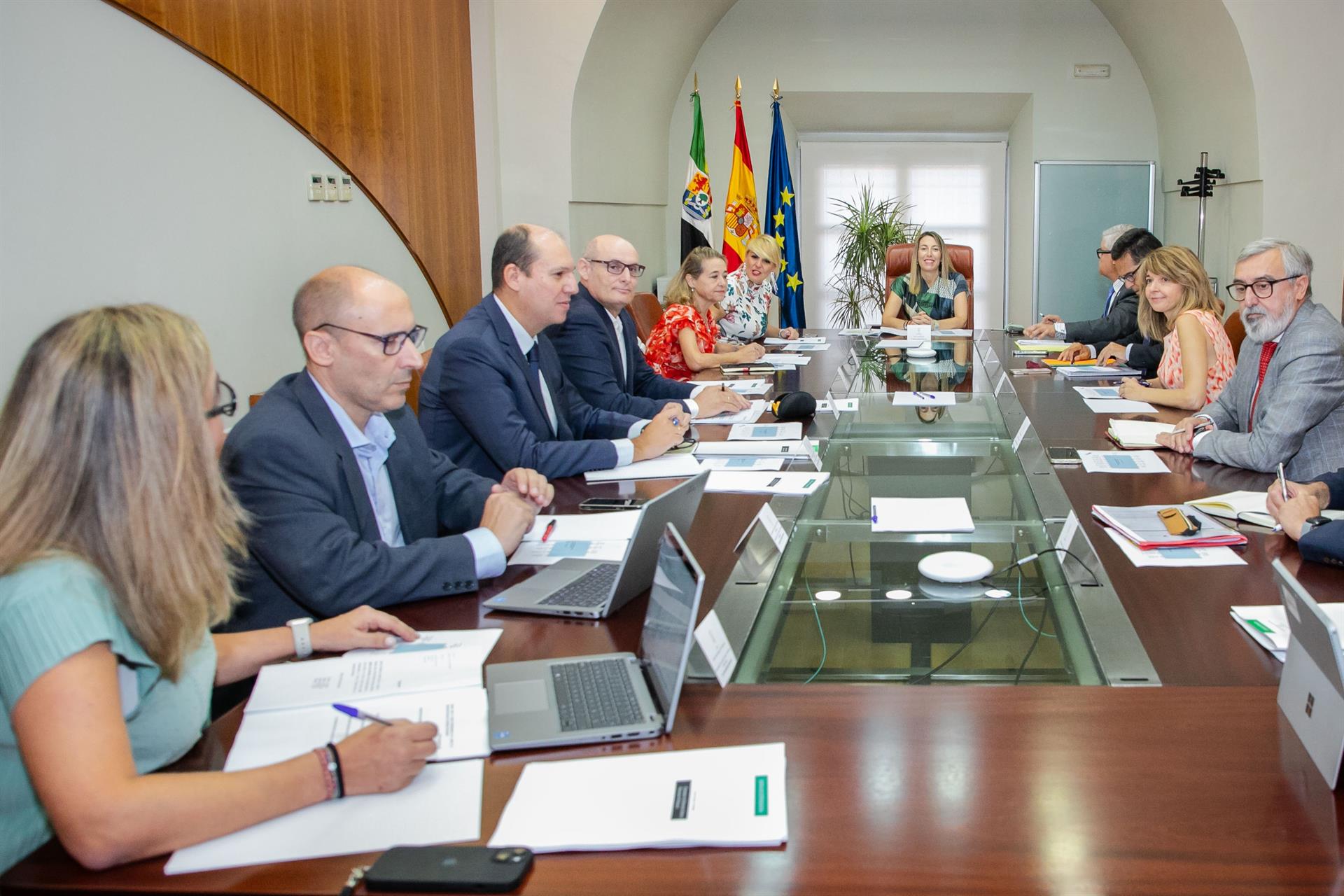 Junta de Extremadura y Universidad se reúnen para abordar la necesidad de una financiación "estable" Junta de Extremadura y Universidad se reúnen para abordar la necesidad de una financiación "estable"