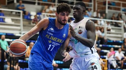 Marc Mart&iacute;, en el partido ante Alega Cantabria. 