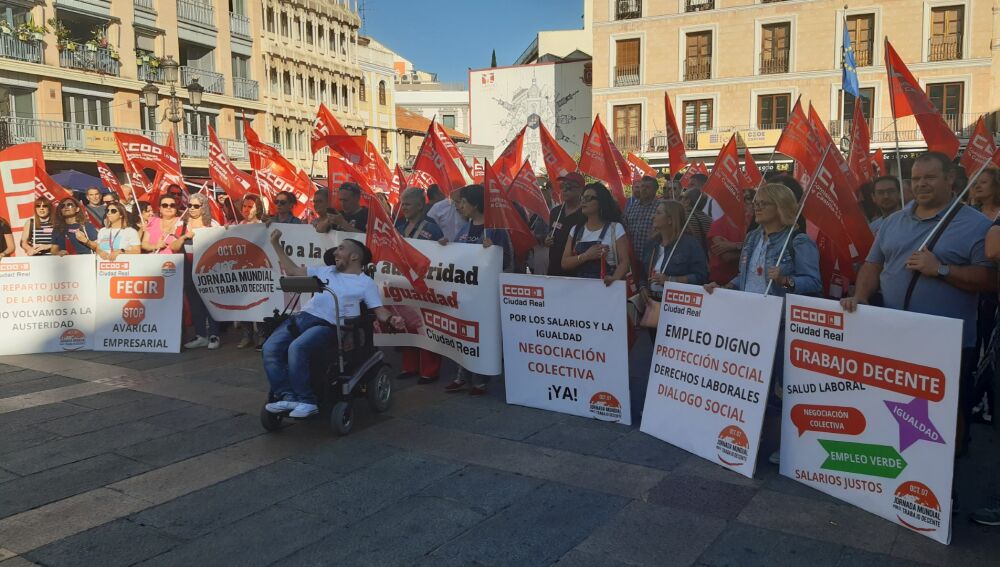 Concentración de CCOO en la Plaza Mayor de Ciudad Real