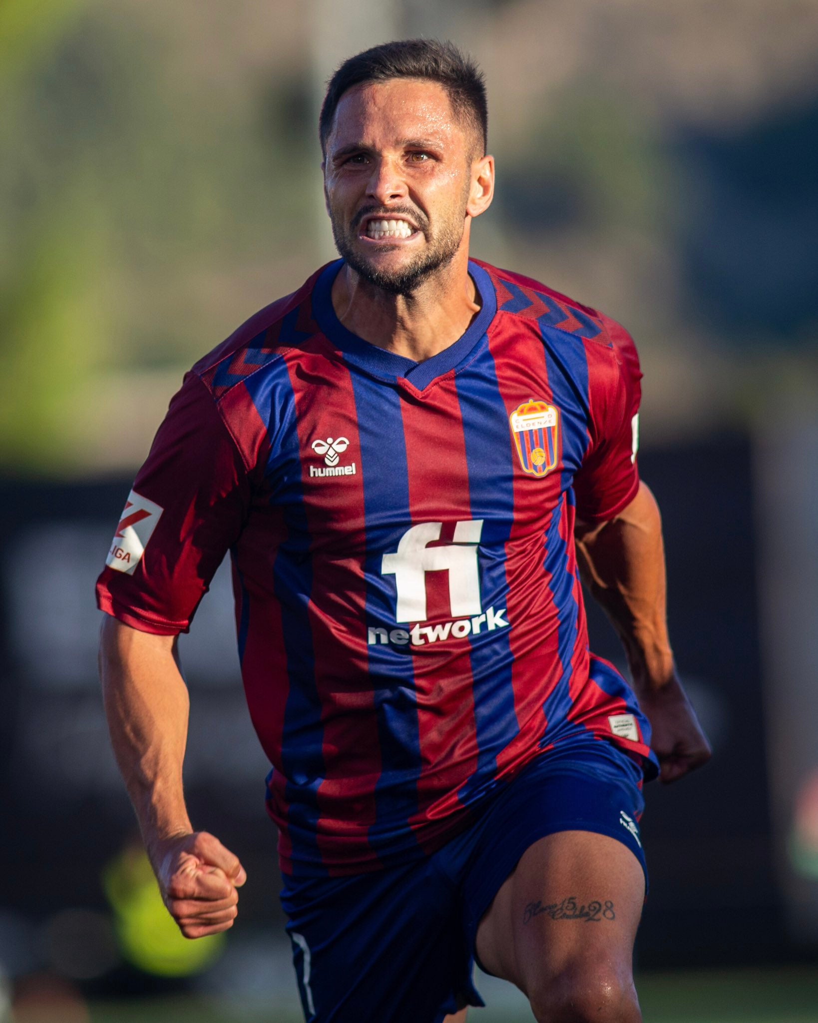 Carlos Hernández y Miguelón, bajas del Eldense para jugar en Huesca Carlos Hernández y Miguelón, bajas del Eldense para jugar en Huesca