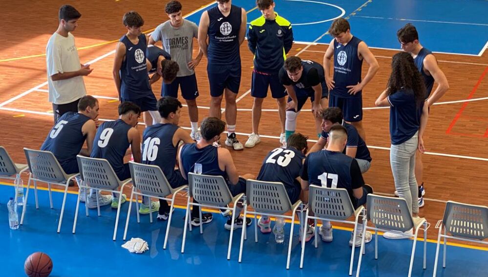 Instrucciones en el banquillo local