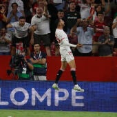 El delantero marroquí del Sevilla Youssef En-Nesyri celebra su gol 