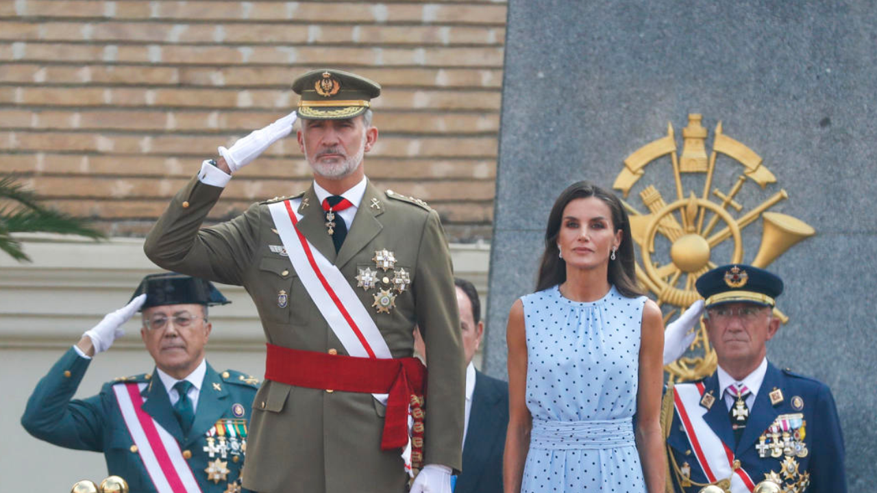 Felipe VI pide a la princesa servir a España con "toda la energía" y con "rectitud" Felipe VI pide a la princesa servir a España con "toda la energía" y con "rectitud"