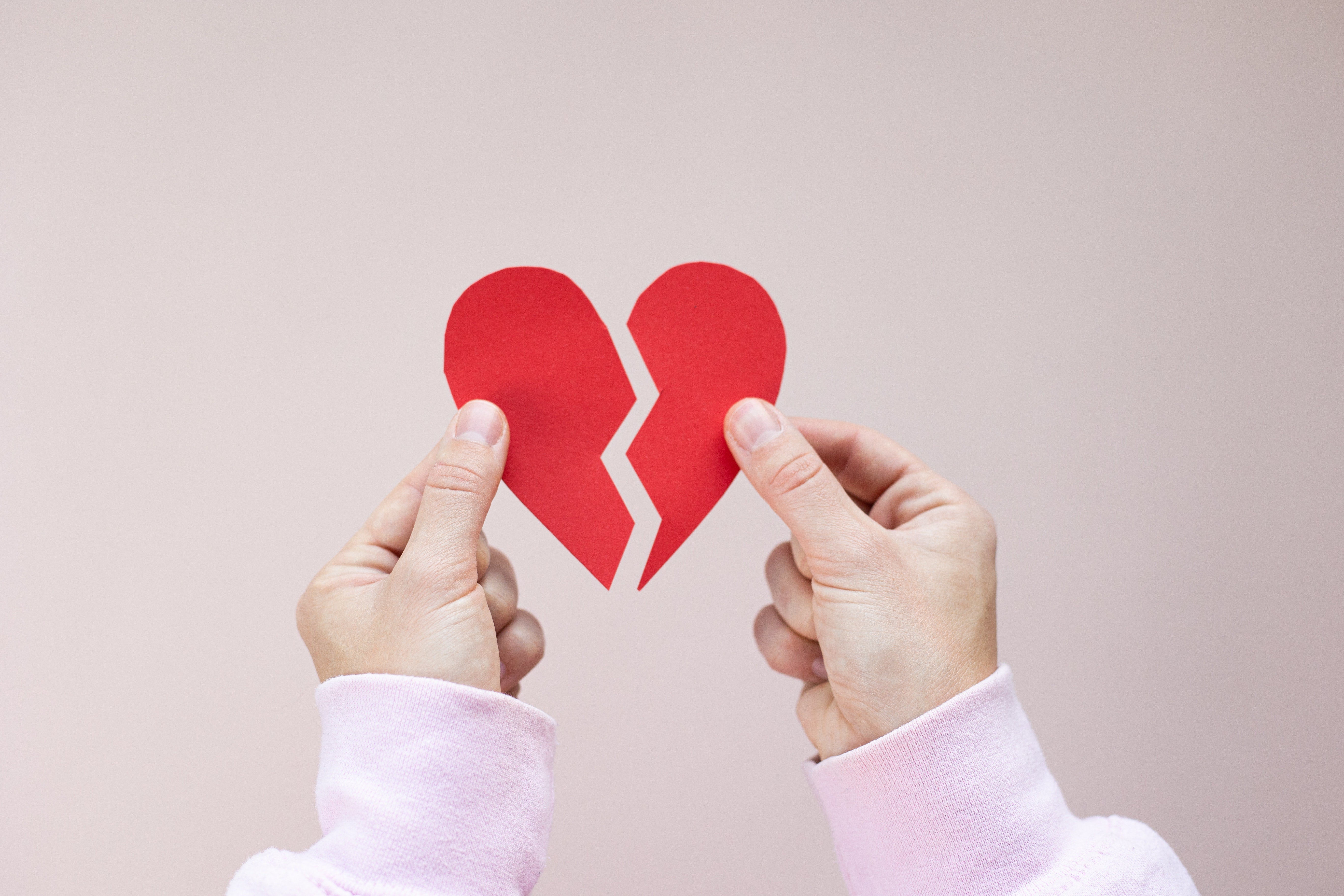 La primera asociación de afectados por timadores del amor: "Hay estafas de hasta 500.000 euros" La primera asociación de afectados por timadores del amor: "Hay estafas de hasta 500.000 euros"