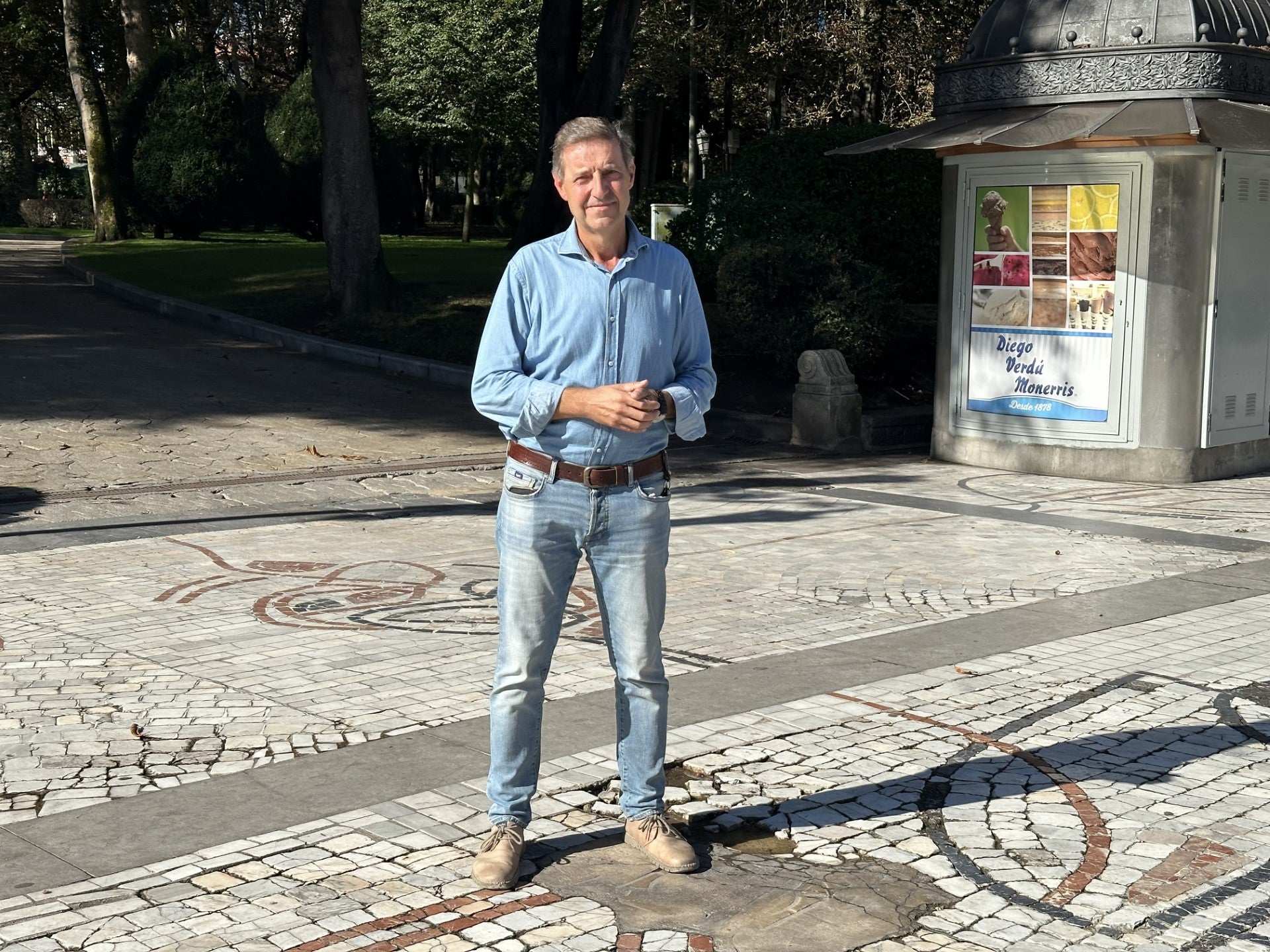 Carlos Llaneza defiende una restauración integral del mosaico de Antonio Suárez Carlos Llaneza defiende una restauración integral del mosaico de Antonio Suárez