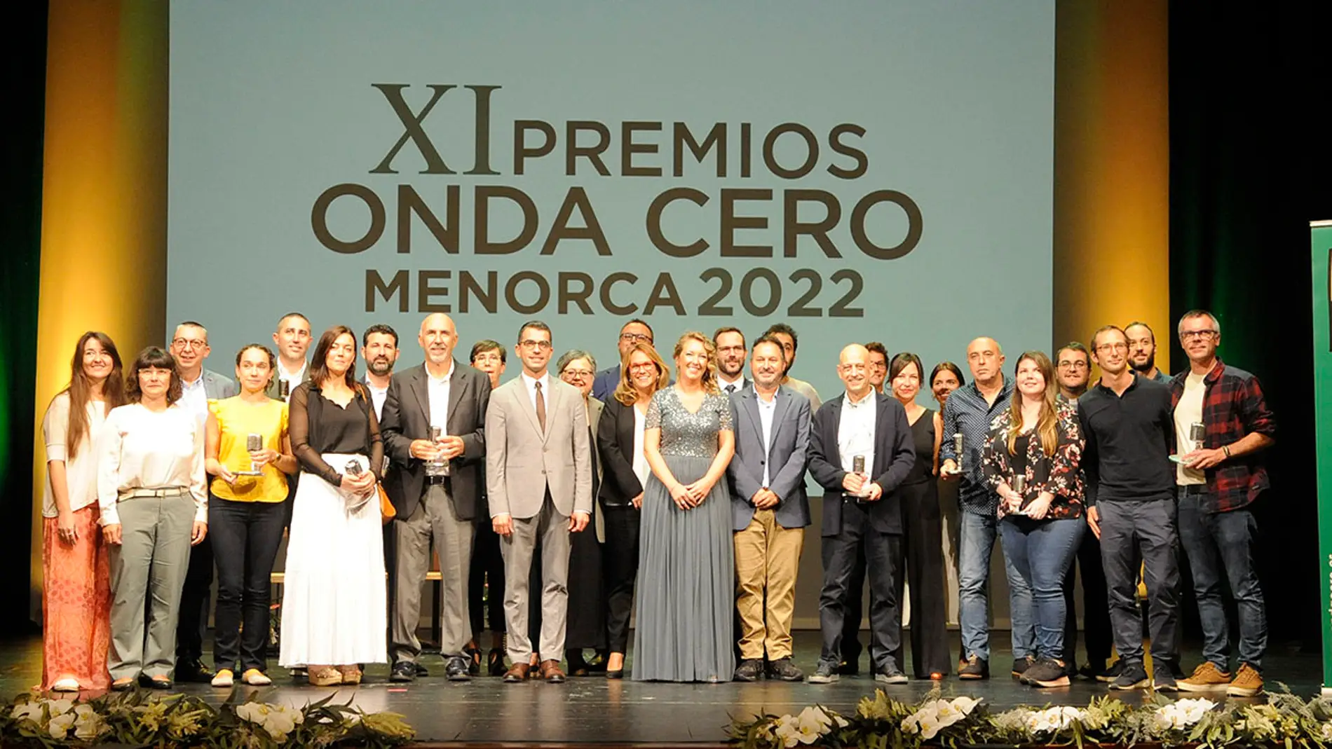 Foto de familia de los galardonados en la undécima edición de los Premios Onda Cero Menorca. 
