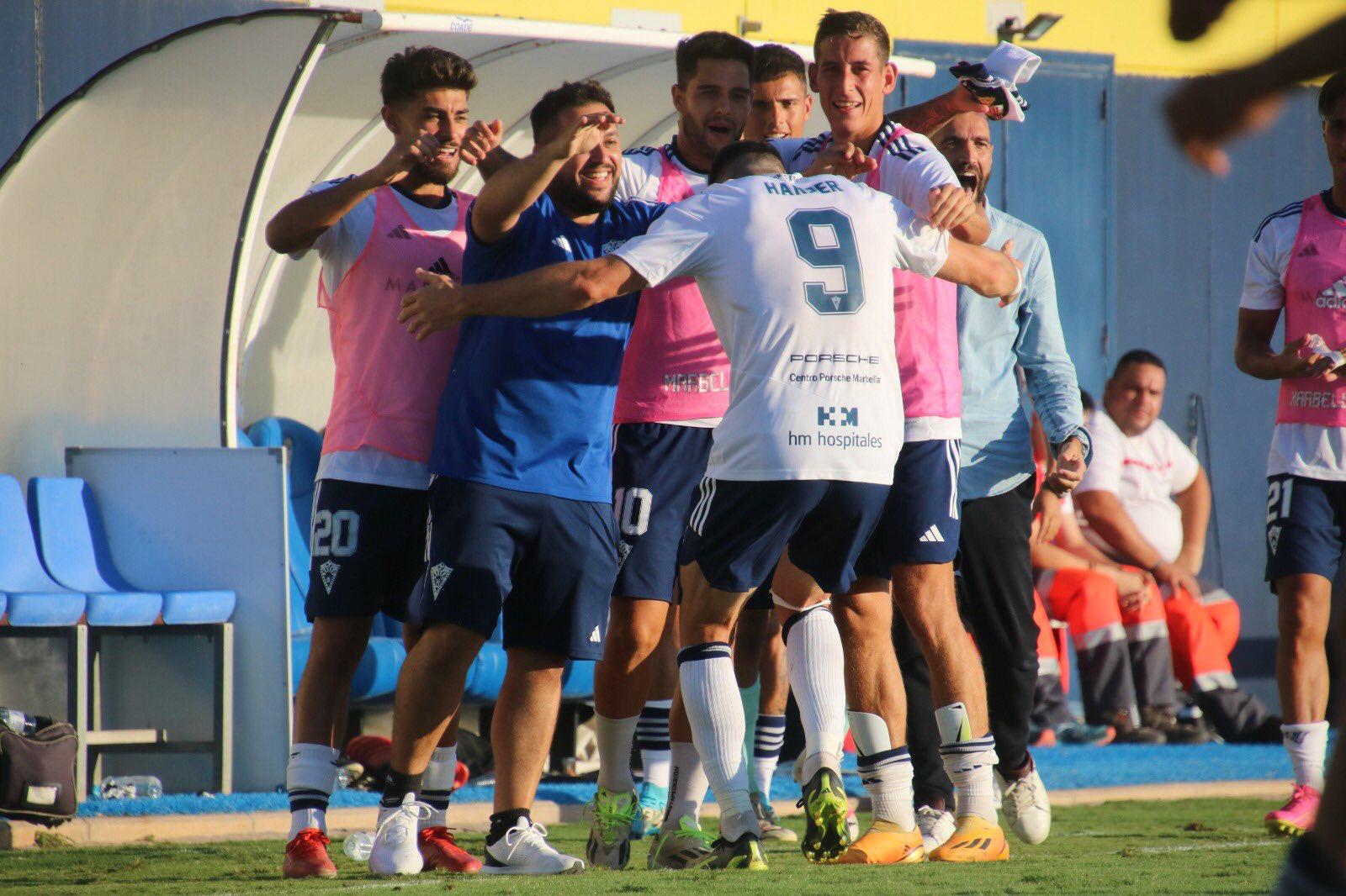 El Marbella FC mantiene el liderato tras vencer al Cádiz CF Mirandilla por 0 goles a 2 El Marbella FC mantiene el liderato tras vencer al Cádiz CF Mirandilla por 0 goles a 2