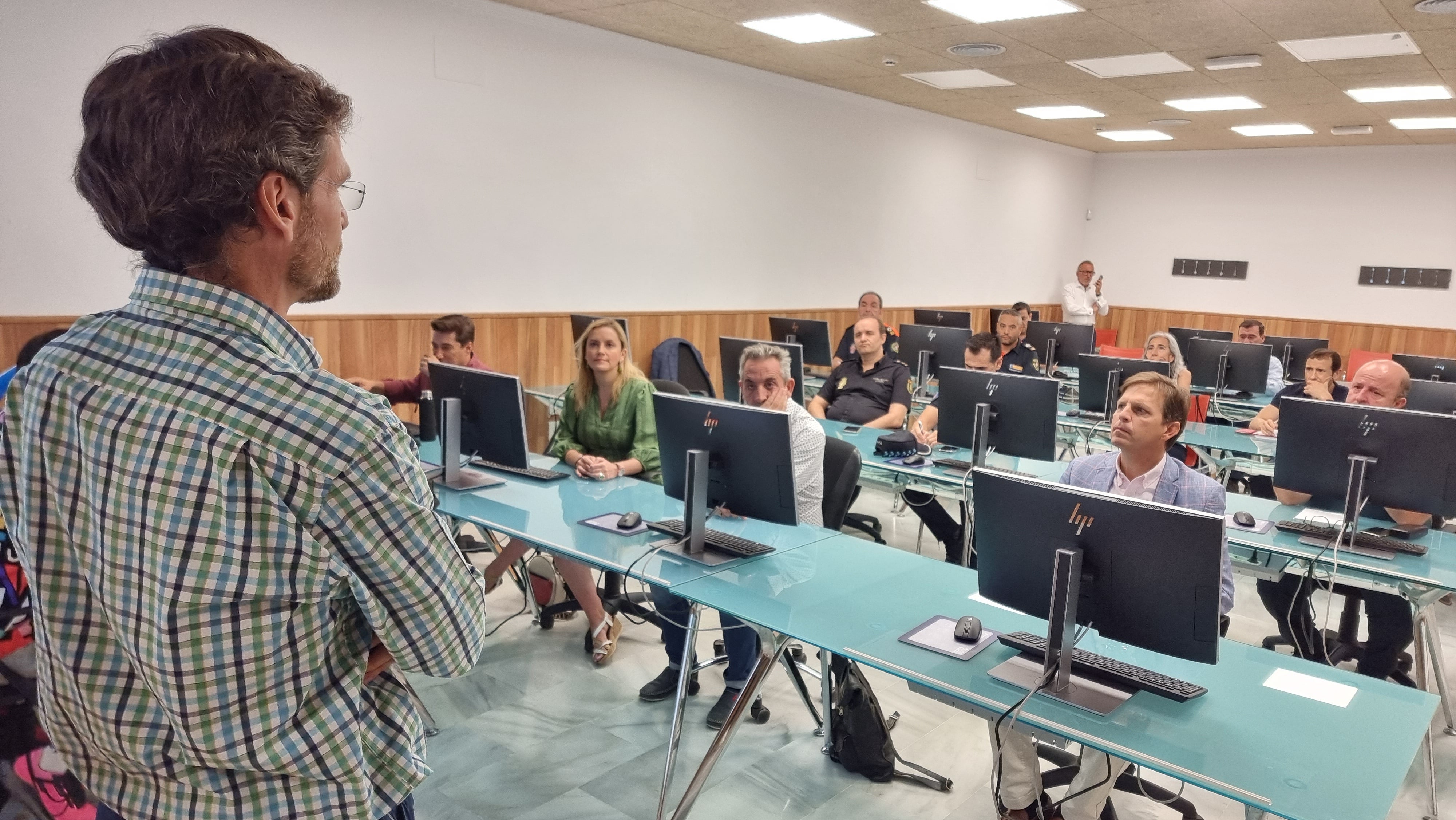 Valdepeñas sigue dando pasos para poner en marcha la app que dará aviso frente a tormentas Valdepeñas sigue dando pasos para poner en marcha la app que dará aviso frente a tormentas