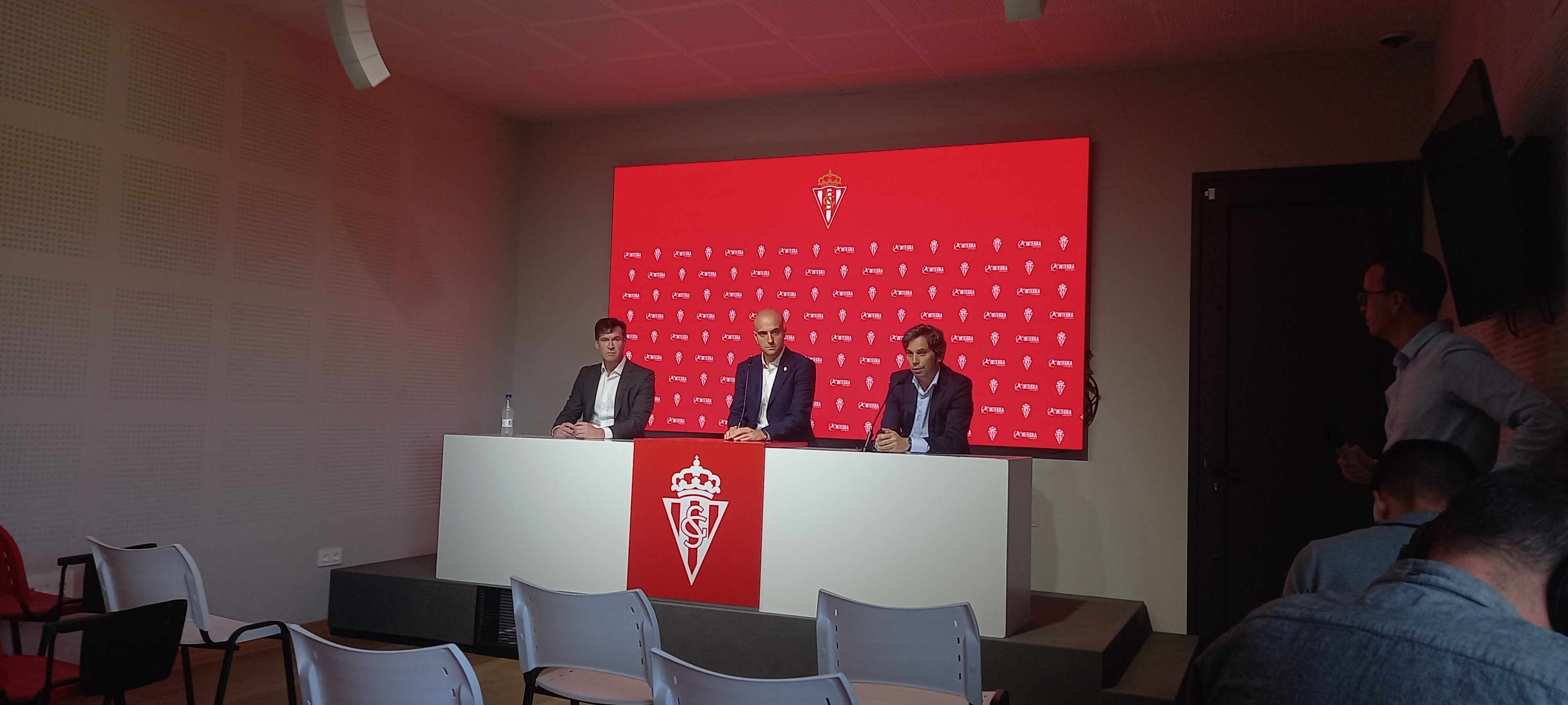 Guerra: "Queremos que El Molinón sea un estadio de referencia mundial" Guerra: "Queremos que El Molinón sea un estadio de referencia mundial"