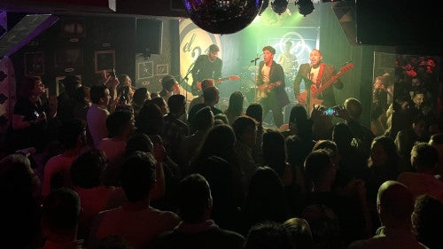 El Veintiuno celebra sus 13 años con Mikel Erentxun e Iván Ferreiro El Veintiuno celebra sus 13 años con Mikel Erentxun e Iván Ferreiro