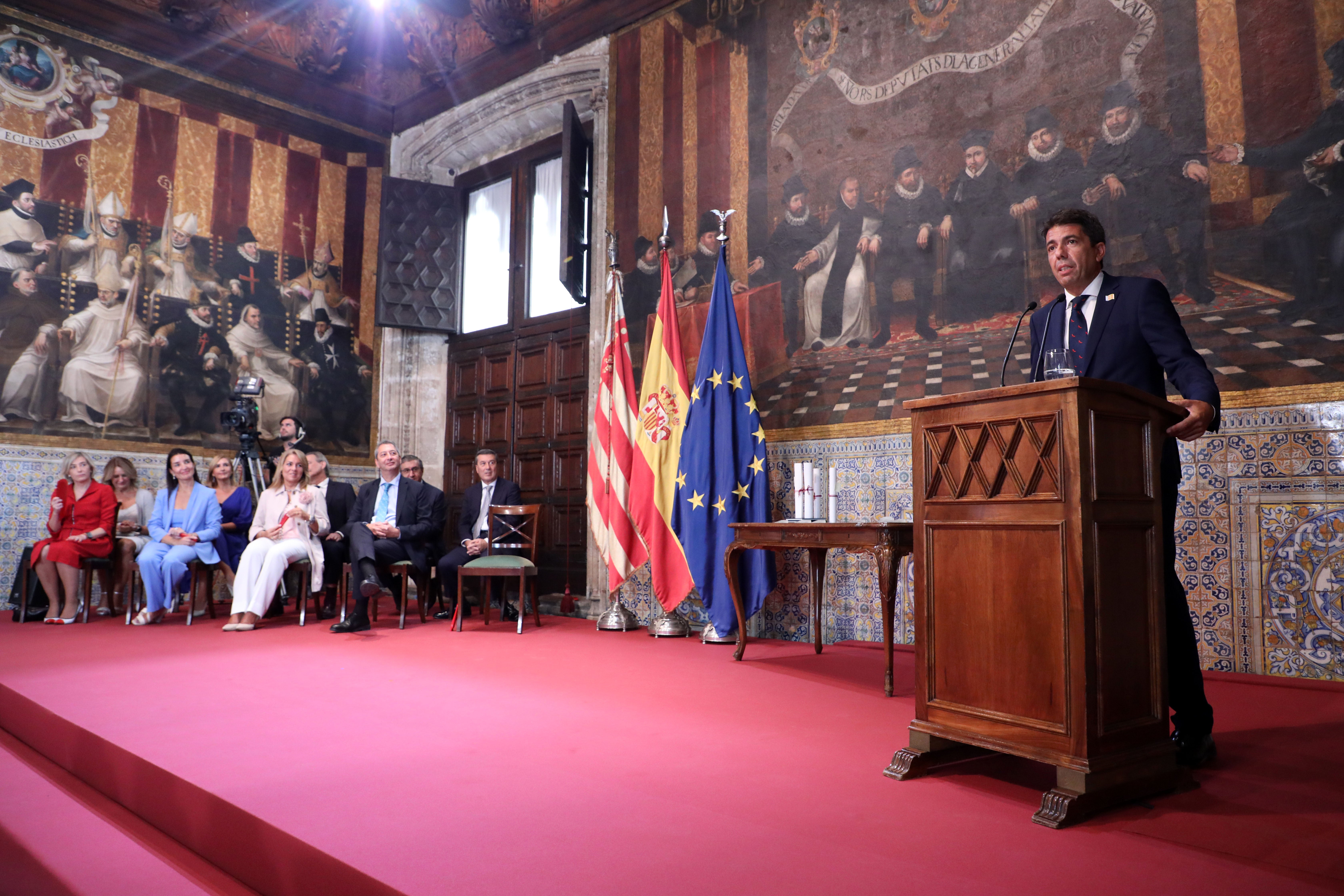 Los grupos políticos en la oposición, PSPV y Compromís, tildan de "vacío de contenido" el discurso de Mazón Los grupos políticos en la oposición, PSPV y Compromís, tildan de "vacío de contenido" el discurso de Mazón