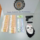 La Policía Local de Sant Antoni detiene a un hombre por asaltar una casa de campo de Ibiza armado con pistola y cuchillos