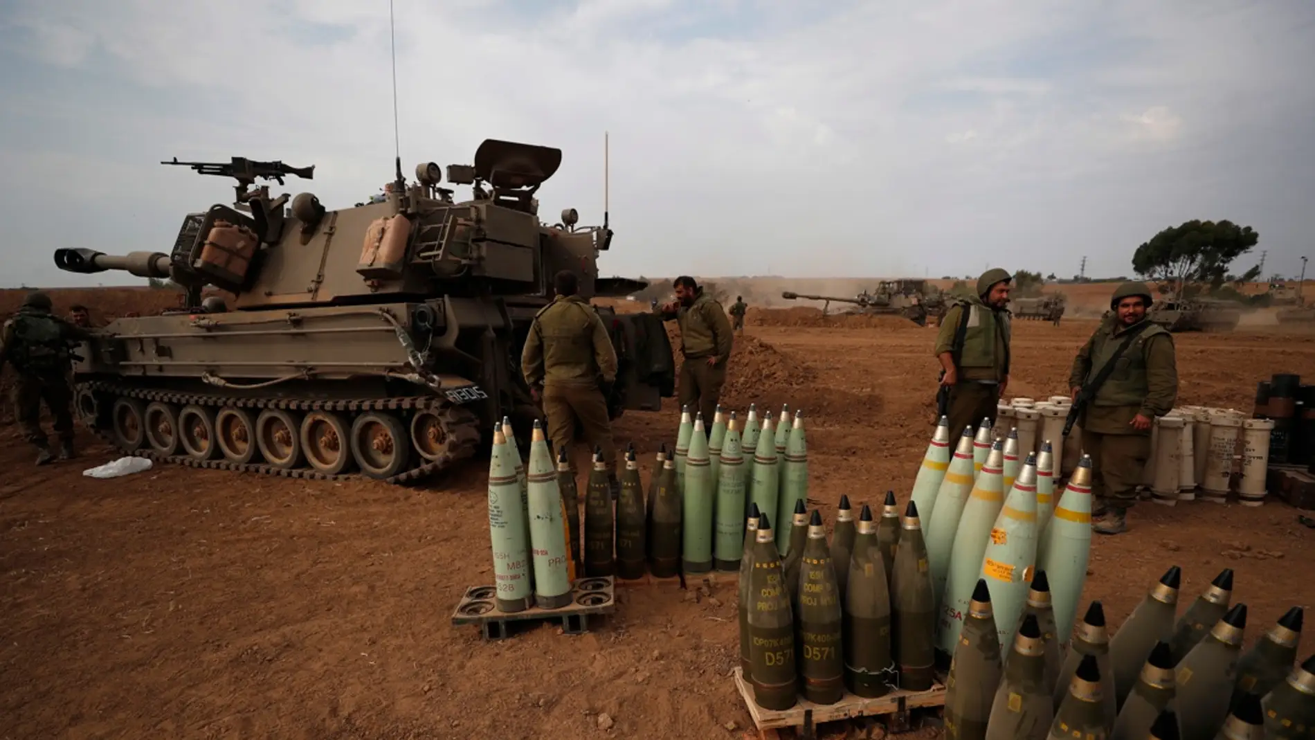 Una unidad israelí de artillería en una zona cercana a la frontera con Gaza/ EFE/EPA/Atef Safadi