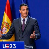 El presidente del Gobierno en funciones, Pedro Sánchez durante la rueda de prensa ofrecida tras la cumbre de la Unión Europea celebrada en Granada. 