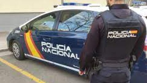 Una prostituta drogra a un cliente y le roba casi 10 mil euros en transferencias utilizando el reconocimiento facial 