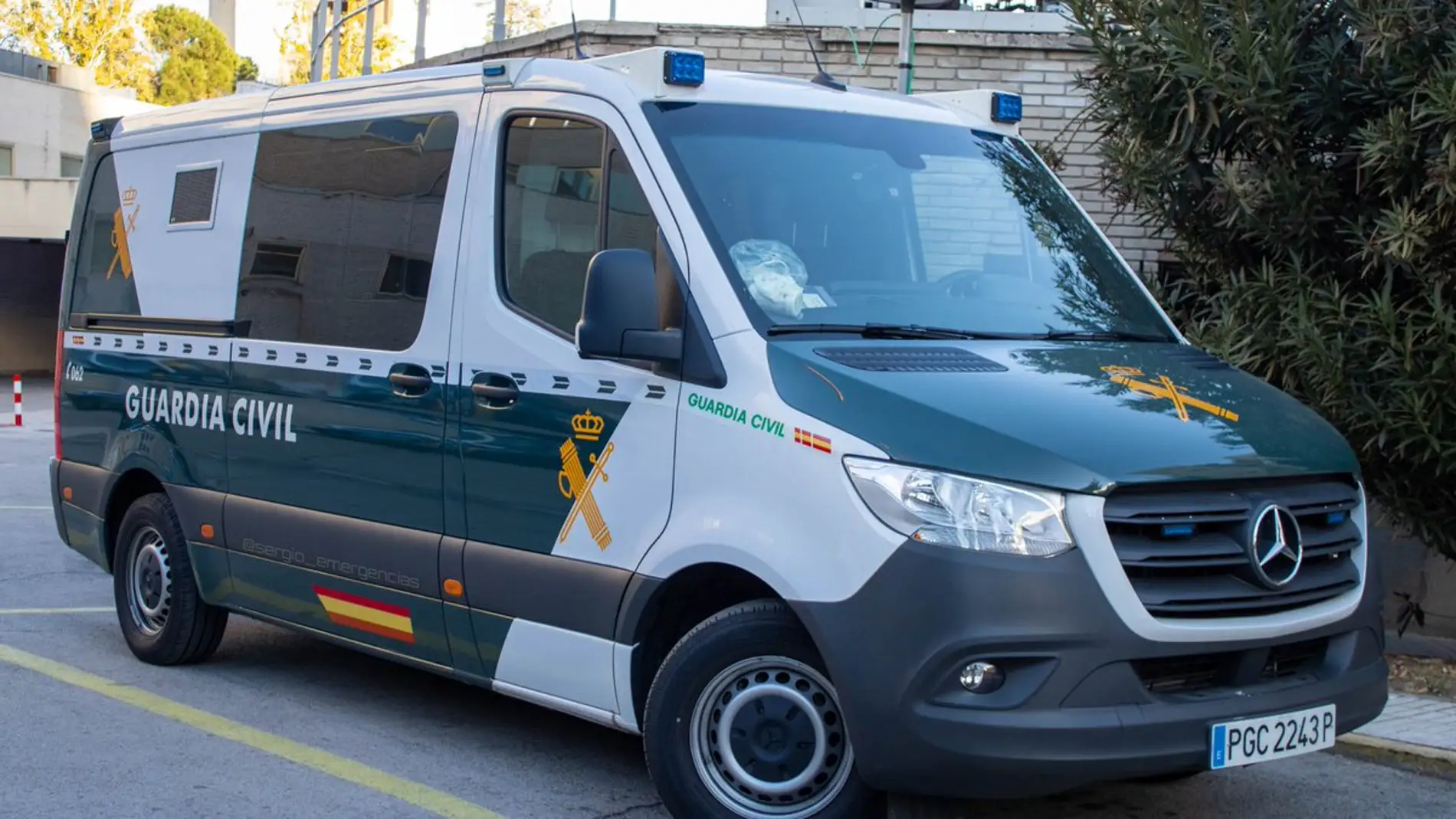 Dos encapuchados asaltan un furgón en Ibiza para liberar a un preso que estaba siendo trasladado al dentista