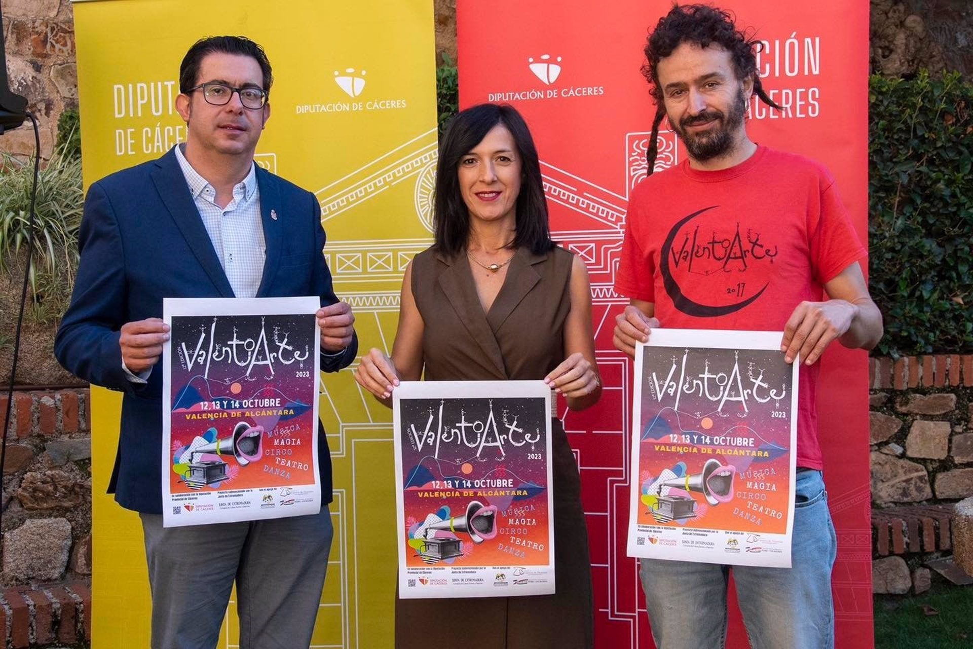 Valencia de Alcántara saca a la calle lo mejor del Circo, la música, los títeres y la magia en "Valentiarte" Valencia de Alcántara saca a la calle lo mejor del Circo, la música, los títeres y la magia en "Valentiarte"