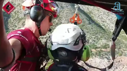 El rescate de la mujer en el islote de las Cova Tallada de Jávea El rescate de la mujer en el islote de las Cova Tallada de Jávea
