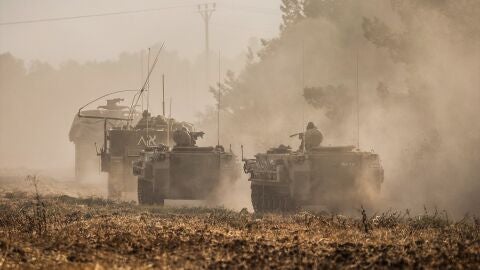 Militares israel&iacute;es despu&eacute;s del ataque sorpresa de Ham&aacute;s