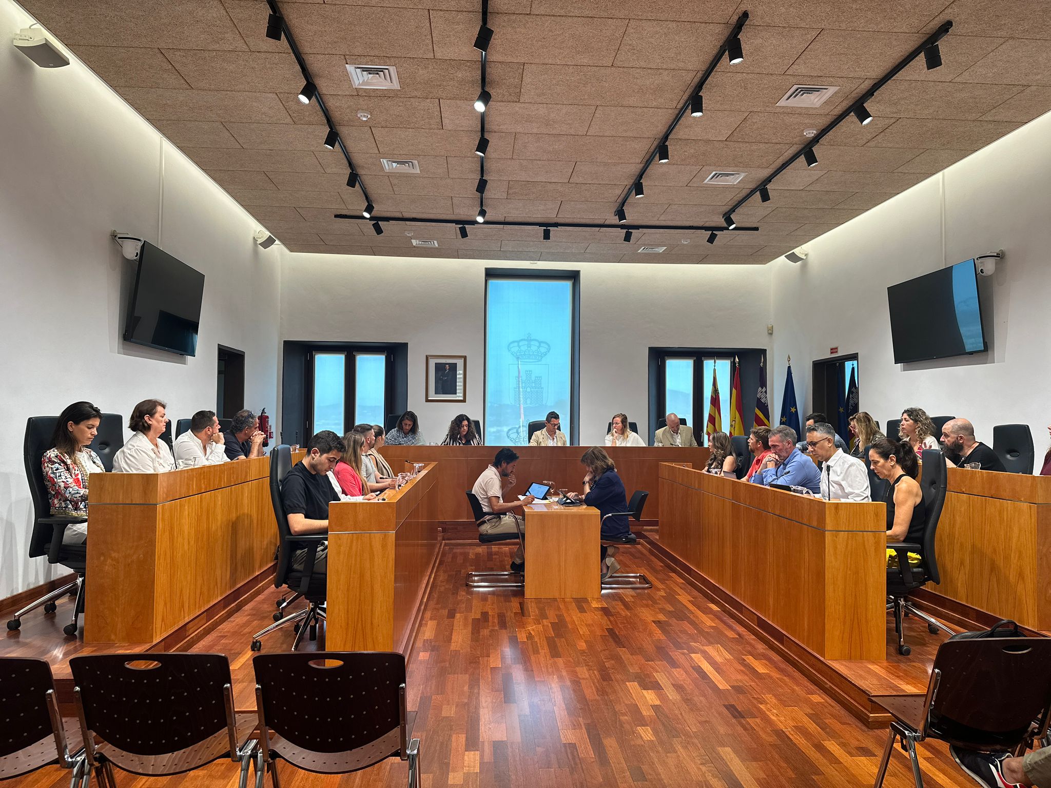 El Ayuntamiento de Ibiza aprueba las bases para las subvenciones de embellecimiento de los comercios del casco histórico El Ayuntamiento de Ibiza aprueba las bases para las subvenciones de embellecimiento de los comercios del casco histórico