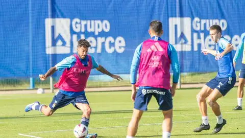 11-10 Camarasa en el entrenamiento del Oviedo en El Requexón 11-10 Camarasa en el entrenamiento del Oviedo en El Requexón