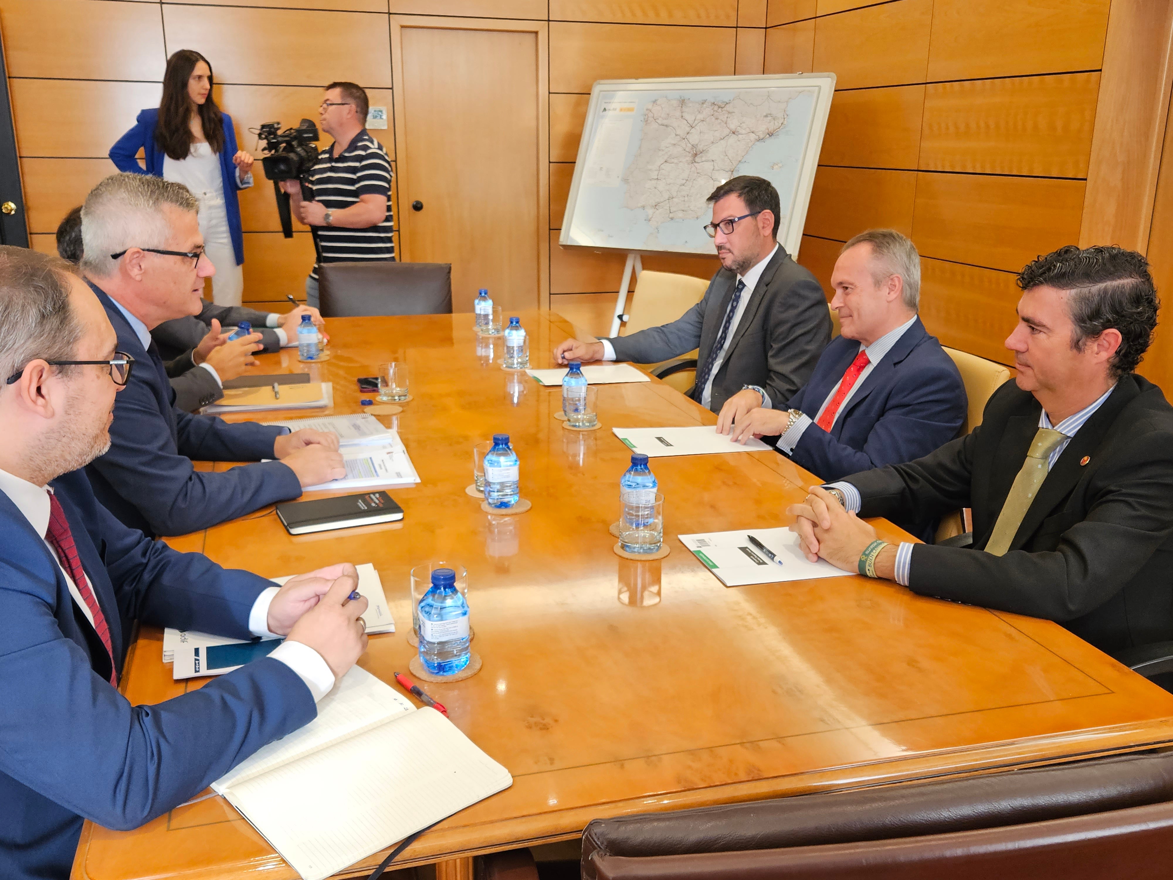 La línea de ferrocarril de alta velocidad entre Plasencia y Badajoz estará electrificada en el mes de noviembre La línea de ferrocarril de alta velocidad entre Plasencia y Badajoz estará electrificada en el mes de noviembre