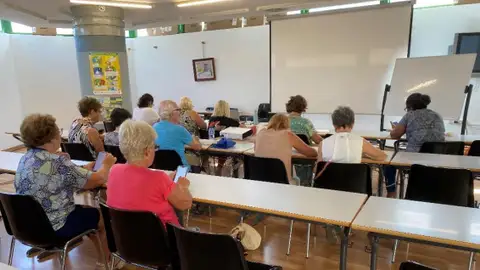 Más de 850 alumnos participan en el programa de alfabetización digital de Benidorm Más de 850 alumnos participan en el programa de alfabetización digital de Benidorm