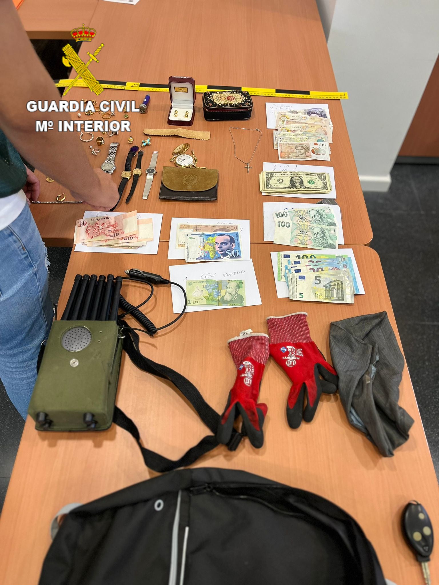 La Guardia Civil detiene a una persona por robos en viviendas de Oropesa La Guardia Civil detiene a una persona por robos en viviendas de Oropesa