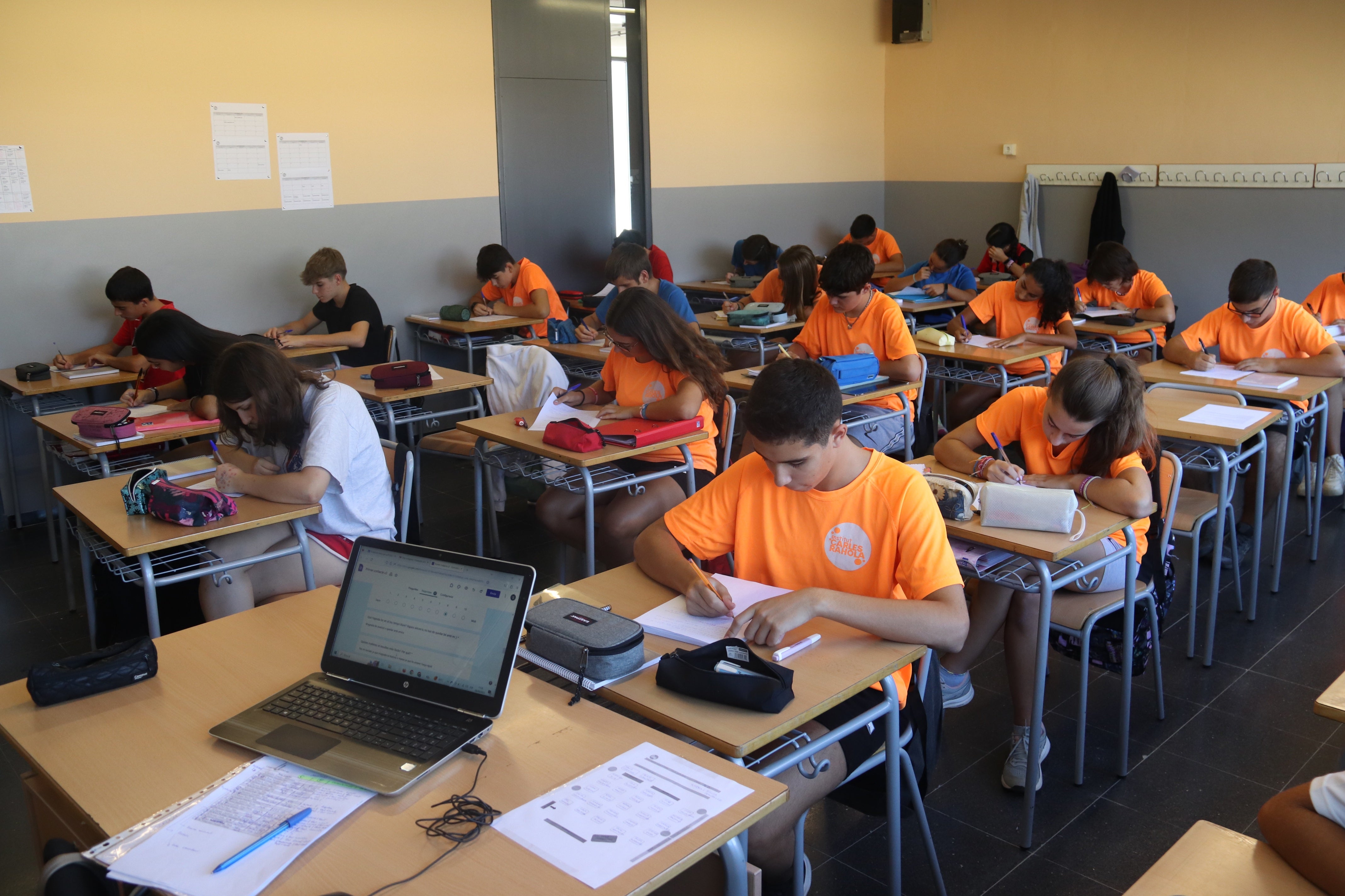 Els alumnes de 4art d'ESO treuen les pitjors notes en català i en castellà dels últims 10 anys Els alumnes de 4art d'ESO treuen les pitjors notes en català i en castellà dels últims 10 anys