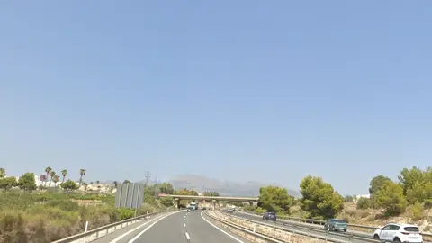 Tres personas heridas al colisionar dos camiones en Altea Tres personas heridas al colisionar dos camiones en Altea
