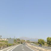 Tres personas heridas al colisionar dos camiones en Altea