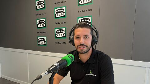 Antonio G&oacute;mez, en los micr&oacute;fonos de Onda Cero Huesca.