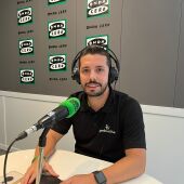 Antonio Gómez, en los micrófonos de Onda Cero Huesca.
