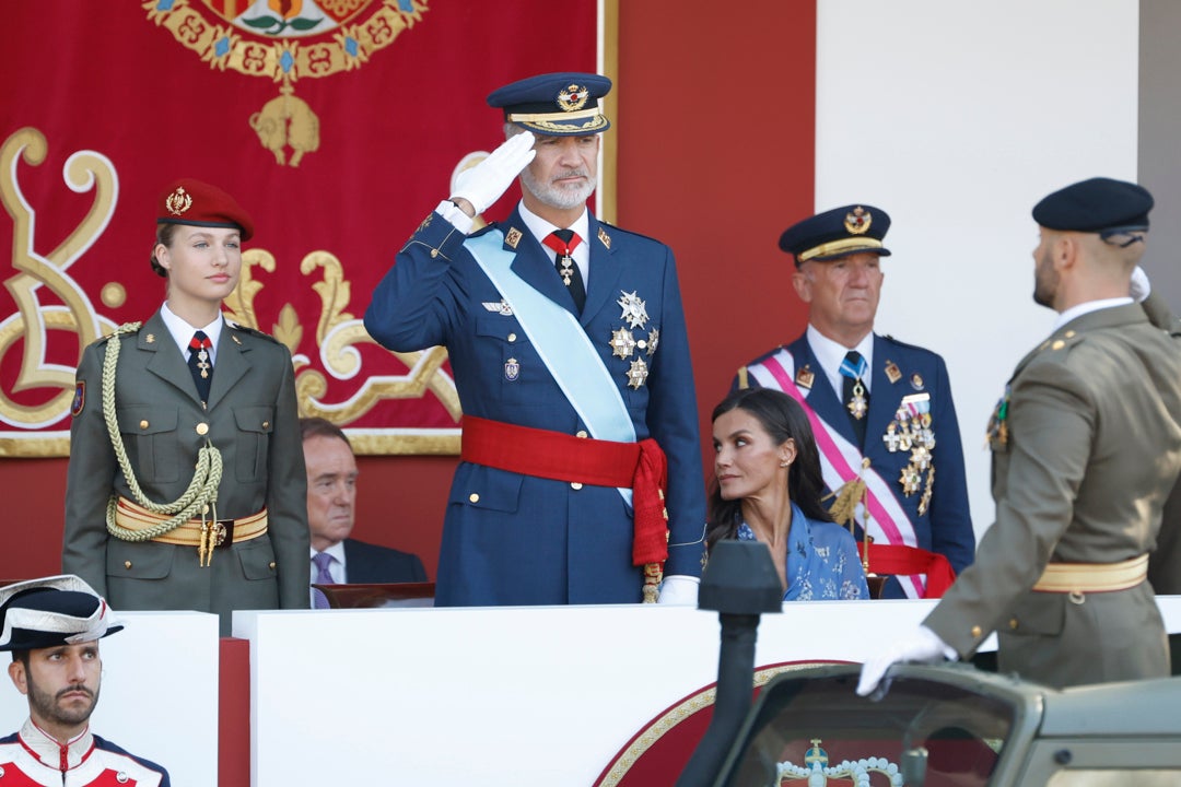 Así ha sido el desfile militar del 12 de octubre: Sánchez ha sido recibido con abucheos y la princesa Leonor lo ha segudio desde la tribuna Así ha sido el desfile militar del 12 de octubre: Sánchez ha sido recibido con abucheos y la princesa Leonor lo ha segudio desde la tribuna