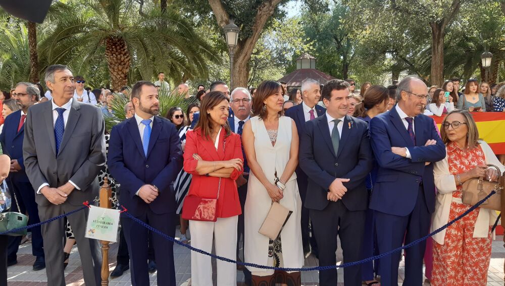 Autoridades en el acto institucional de la Guardia Civil