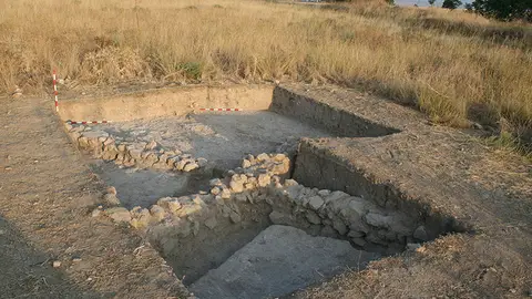 Una nueva prospección en el yacimiento de San juan del Viso buscará la ubicación de la necrópolis romana Excavación en el yacimiento de San Juan del Viso