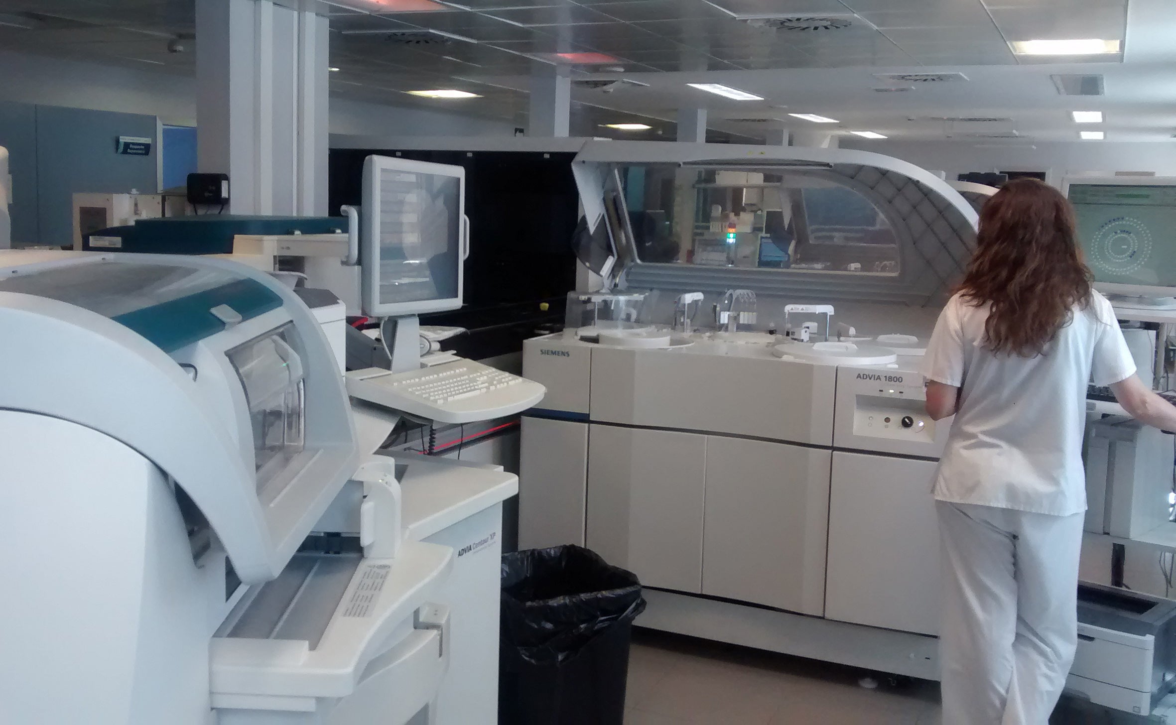 Las nuevas máquinas para realizar análisis de muestras rinden peor y suponen mayor gasto Las nuevas máquinas para realizar análisis de muestras rinden peor y suponen mayor gasto