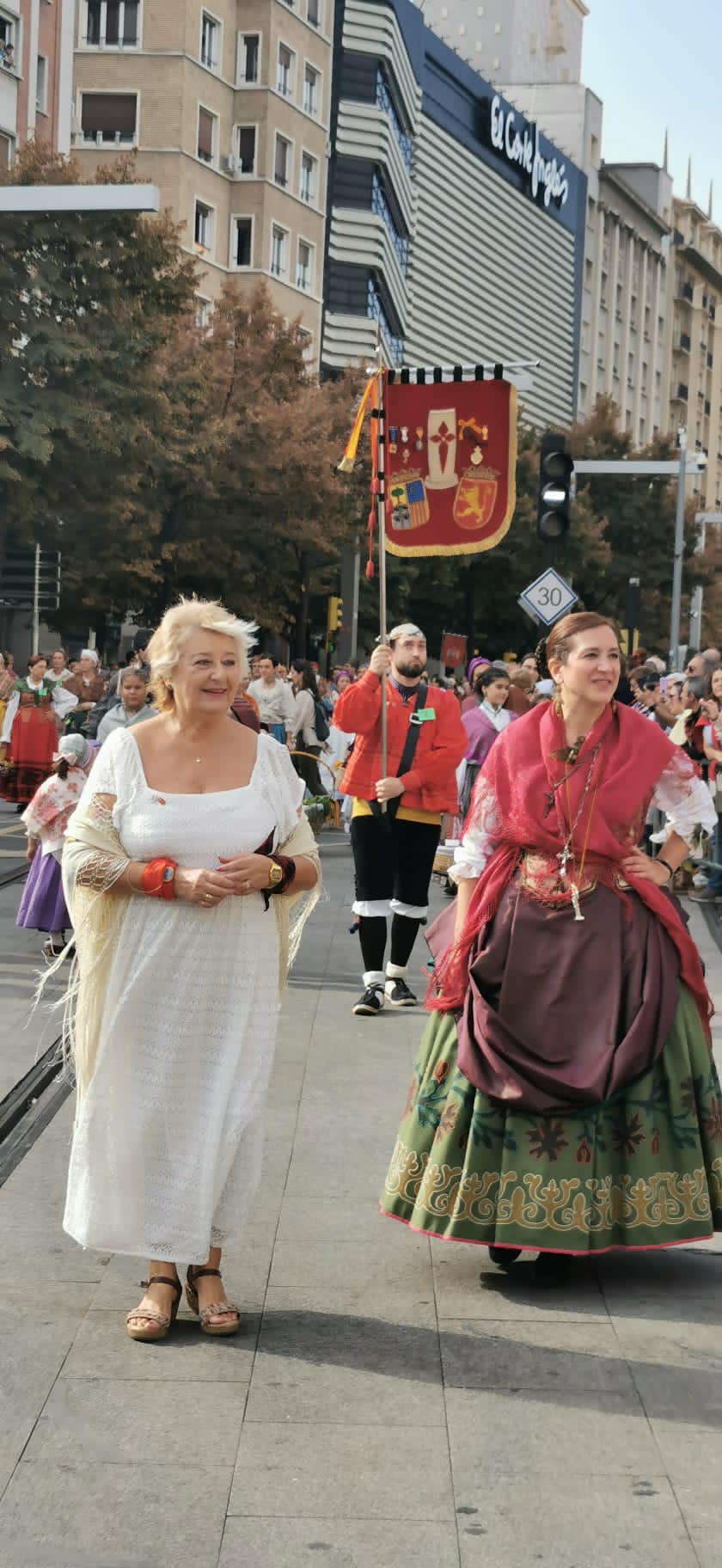 Música y atuendos tradicionales, protagonistas de la Ofrenda de Frutos Música y atuendos tradicionales, protagonistas de la Ofrenda de Frutos