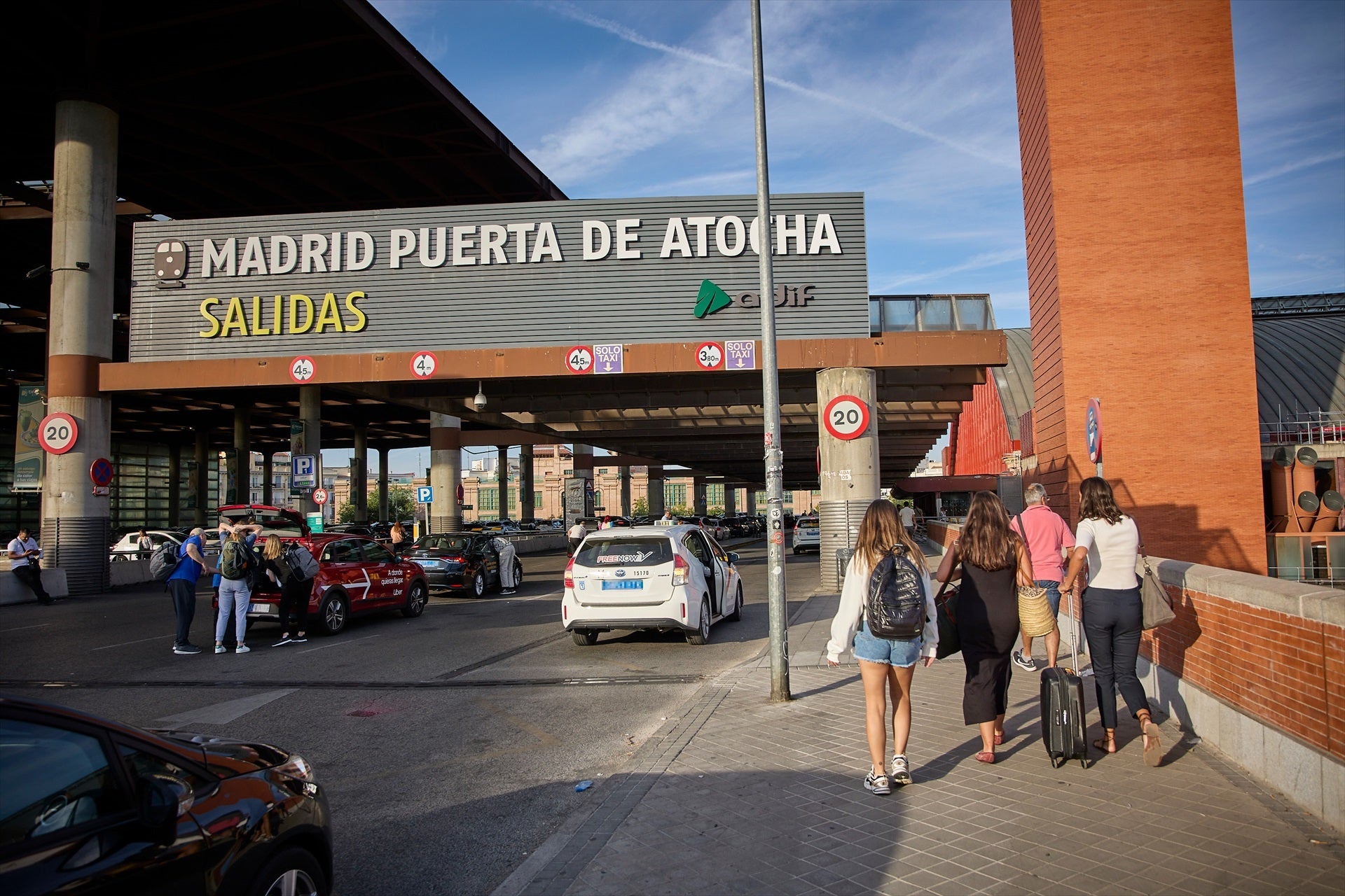 La circulación de trenes de alta velocidad Madrid-Levante queda suspendida este viernes La circulación de trenes de alta velocidad Madrid-Levante queda suspendida este viernes