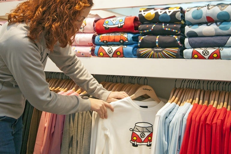 Los comerciantes vascos esperan al mal tiempo para atraer ventas de temporada Los comerciantes vascos esperan al mal tiempo para atraer ventas de temporada