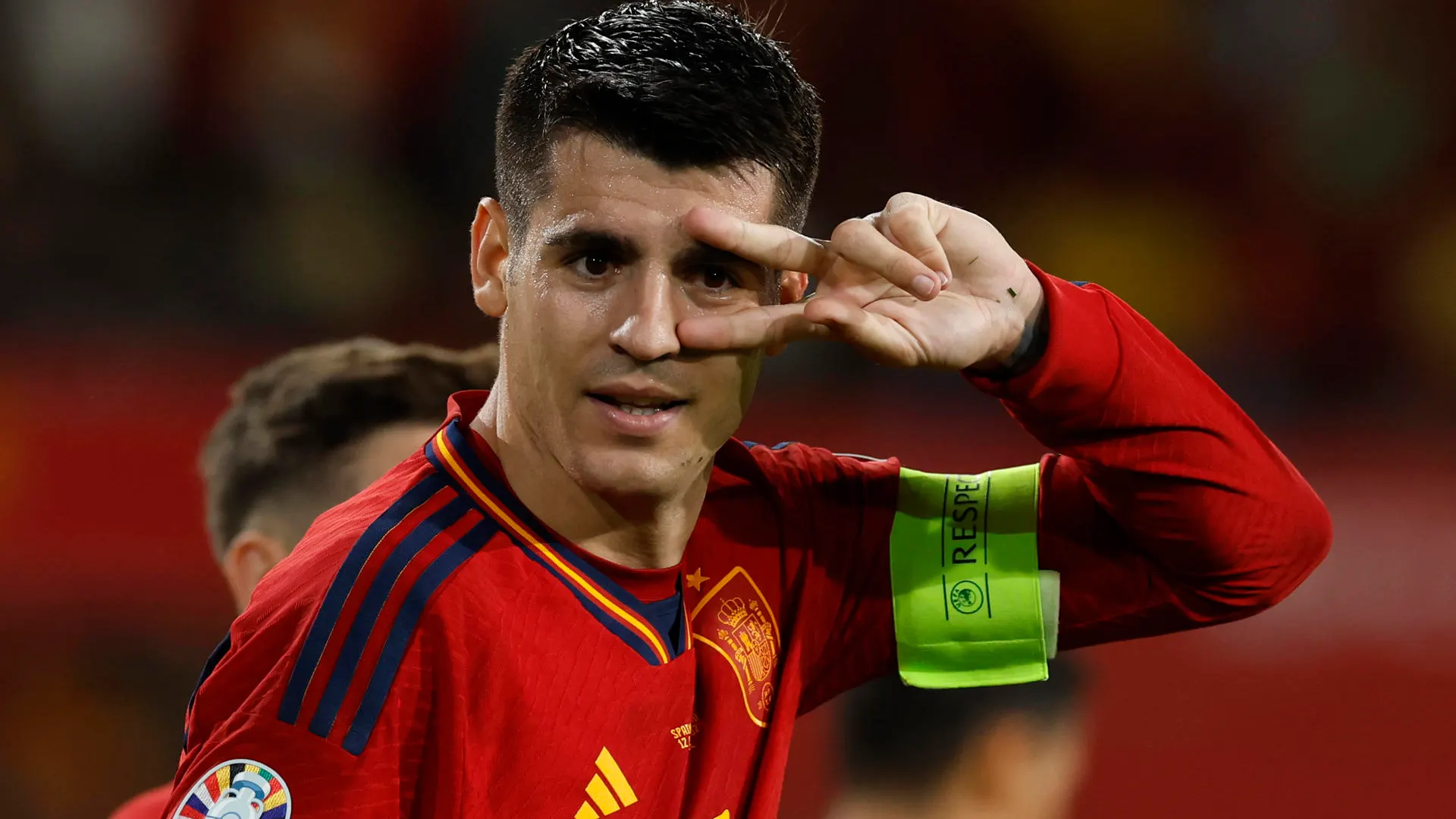 El delantero de la selecci&oacute;n espa&ntilde;ola, &Aacute;lvaro Morata, celebra su gol.