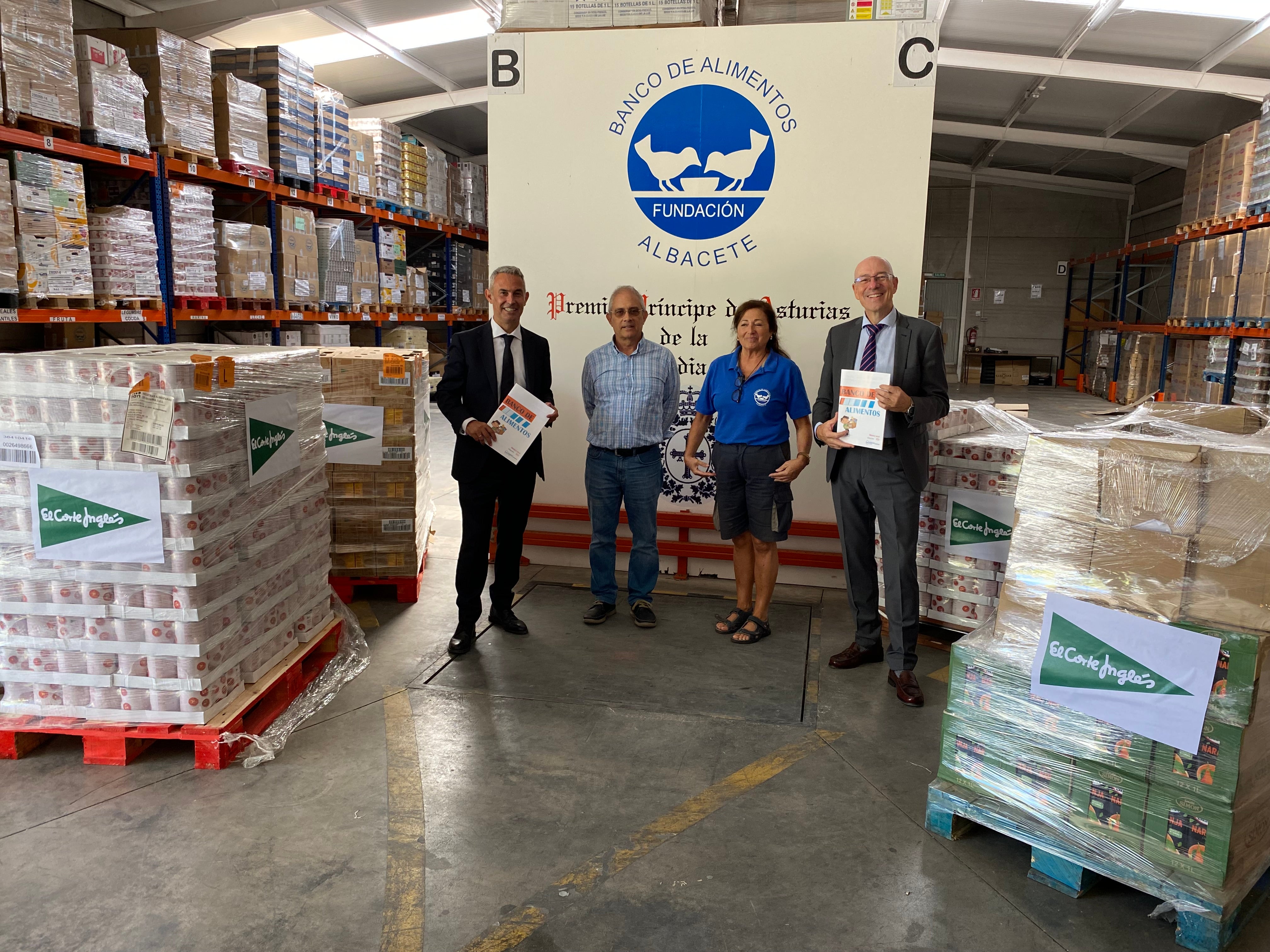 El Corte Inglés dona al Banco de Alimentos de Albacete 20 Toneladas de alimentos entre Enero y Octubre de 2023 El Corte Inglés dona al Banco de Alimentos de Albacete 20 Toneladas de alimentos entre Enero y Octubre de 2023
