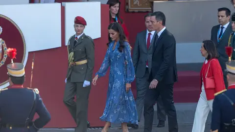 Pedro Sánchez, la Reina Leticia y la princesa Leonor en el desfile del 12 de octubre Pedro Sánchez, la Reina Leticia y la princesa Leonor en el desfile del 12 de octubre