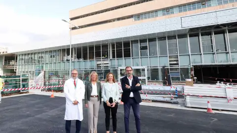 Antonio Cansino, Ángeles Muñoz, Patricia Navarro y Carlos Bautista en las obras de ampliación del hospital Costa del Sol Antonio Cansino, Ángeles Muñoz, Patricia Navarro y Carlos Bautista en las obras de ampliación del hospital Costa del Sol