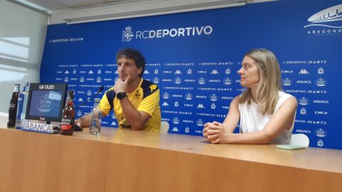 Entrenador y Directora de Comunicaci&oacute;n del Deportivo. 
