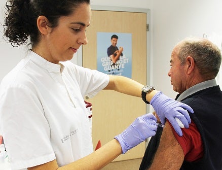 El Departamento de salud de Vinalopó comienza a administrar la doble vacuna de la gripe y del Covid19 El Departamento de salud de Vinalopó comienza a administrar la doble vacuna de la gripe y del Covid19