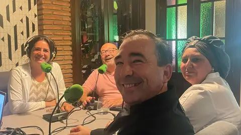 La periodista de Onda Cero Málaga, Isabel Naranjo, durante la grabación del programa La periodista de Onda Cero Málaga, Isabel Naranjo, durante la grabación del programa