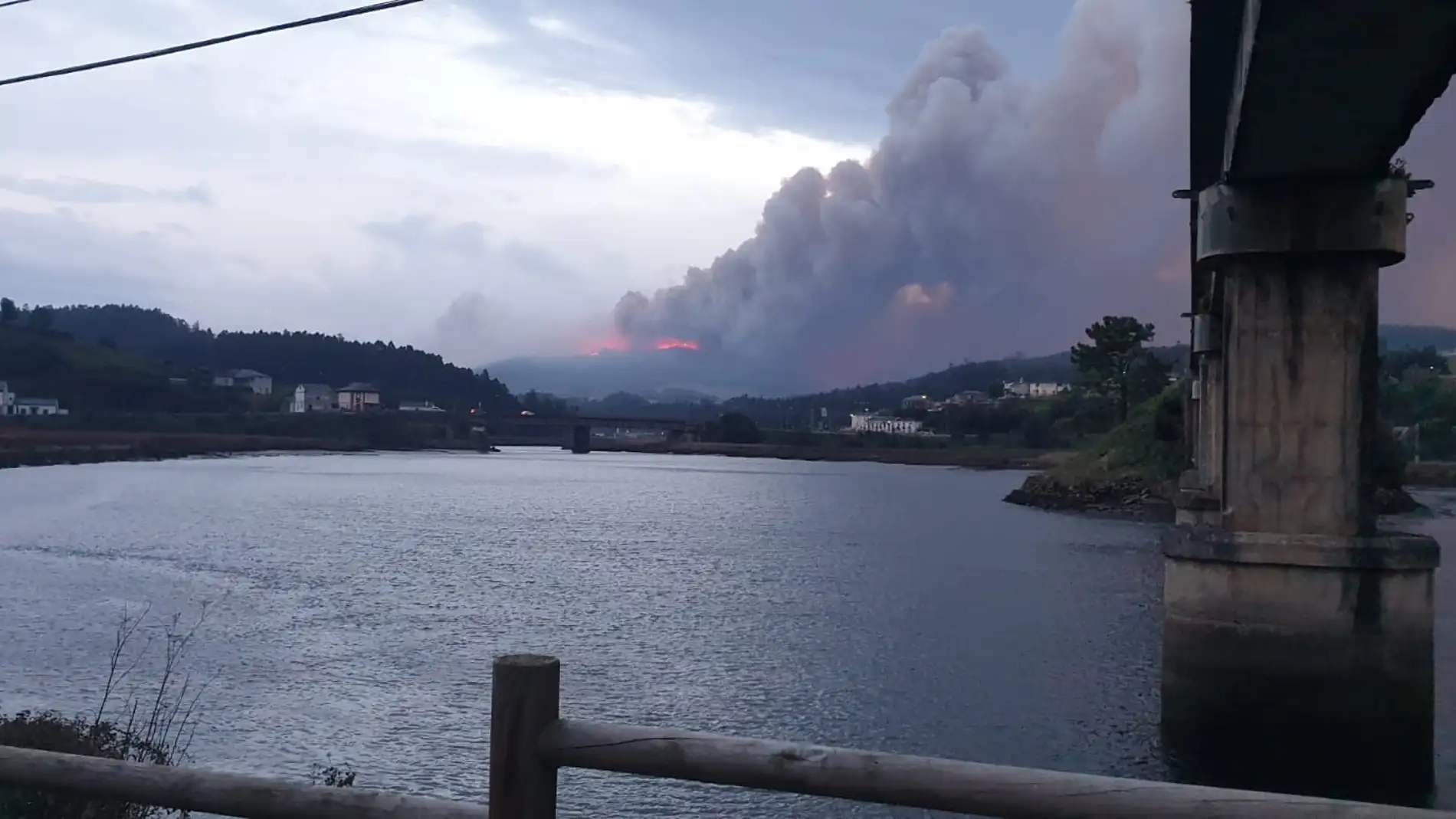 El viernes comienza en Asturias con 12 incendios