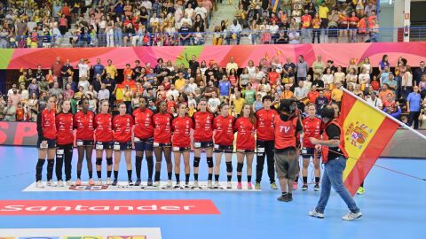 Las Guerreras, antes del partido ante Lituania. Las Guerreras, antes del partido ante Lituania.