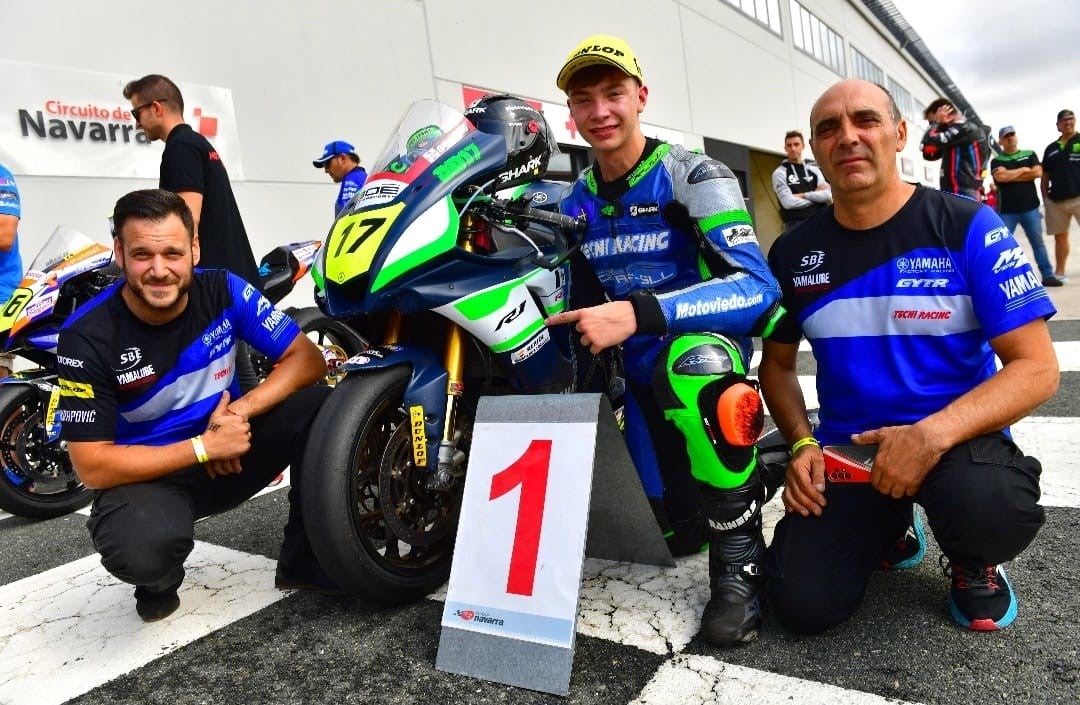 Un número uno sobre la moto, con solo 17 años de edad Un número uno sobre la moto, con solo 17 años de edad